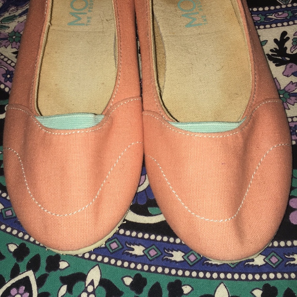 Comfy slip on by MOVMT - Picture 2 of 4
